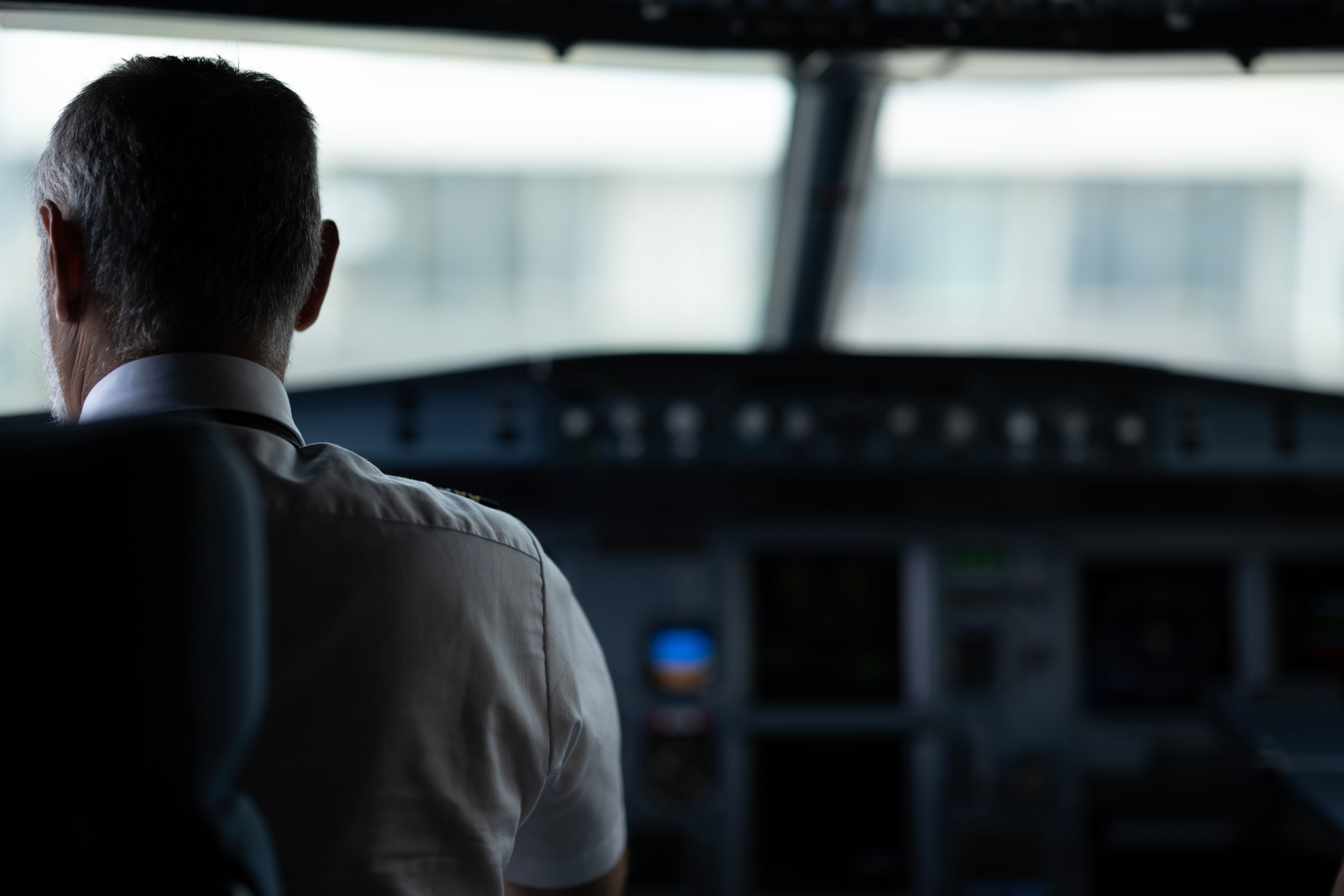 What Commercial Airline Pilots Actually Earn in 2026